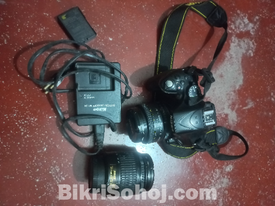 Nikoon D 5200 DSLR CAMERA